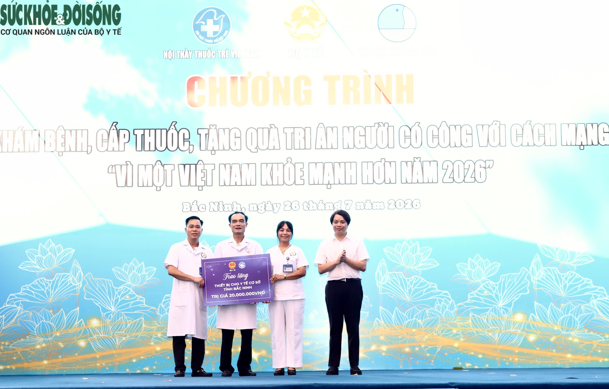 base64-17850432426021847901696 Những hình ảnh ý nghĩa trong chương trình tri ân người có công ở Bắc Ninh- Ảnh 7.
