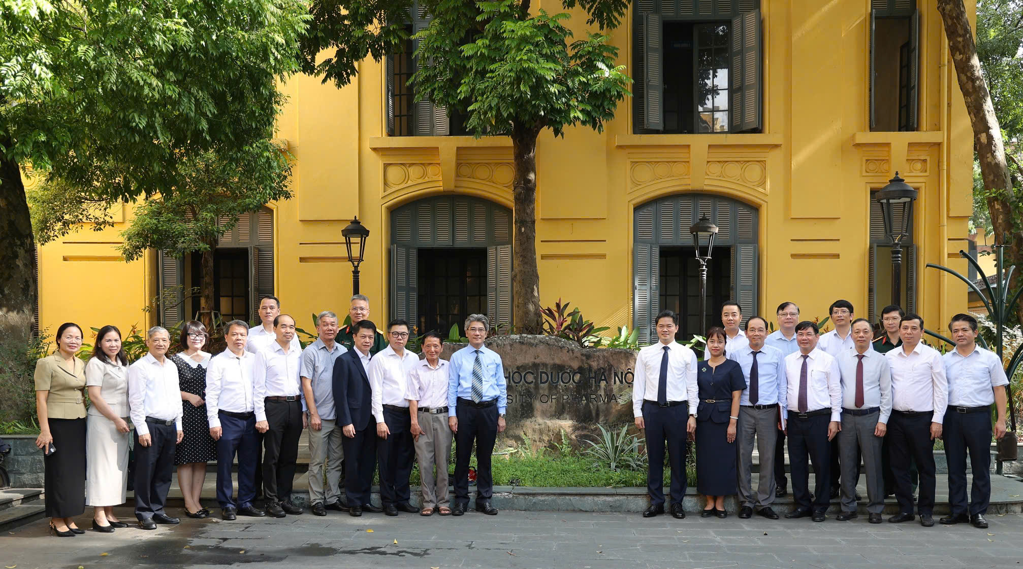 Sự Thay Đổi Lãnh Đạo Tại Trường Đại học Dược Hà Nội: Giới Thiệu Hiệu Trưởng Mới