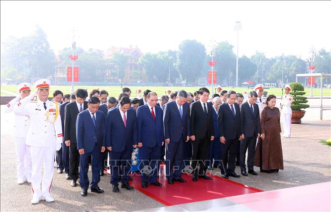 Lễ Tưởng Niệm Các Anh Hùng Liệt Sĩ và Chủ Tịch Hồ Chí Minh: Truyền Thống Tôn Vinh và Sự Tri Ân