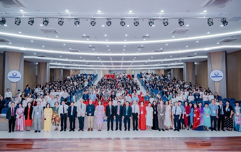 Đại biểu tham dự hội nghị Đại biểu tham dự hội nghị