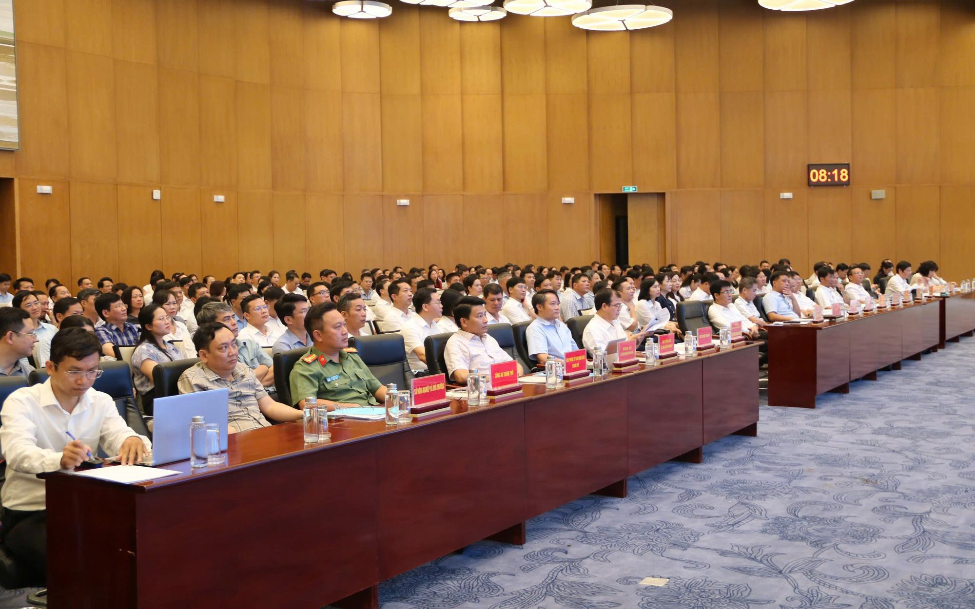 Sự Thay Đổi Lãnh Đạo Tại Hải Phòng: Kỳ Họp Đặc Biệt Của HĐND