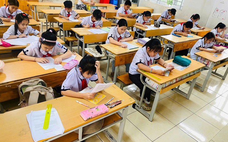 Tránh biến hiệu trưởng thành 'nút cổ chai' sau sáp nhập trường học- Ảnh 2.