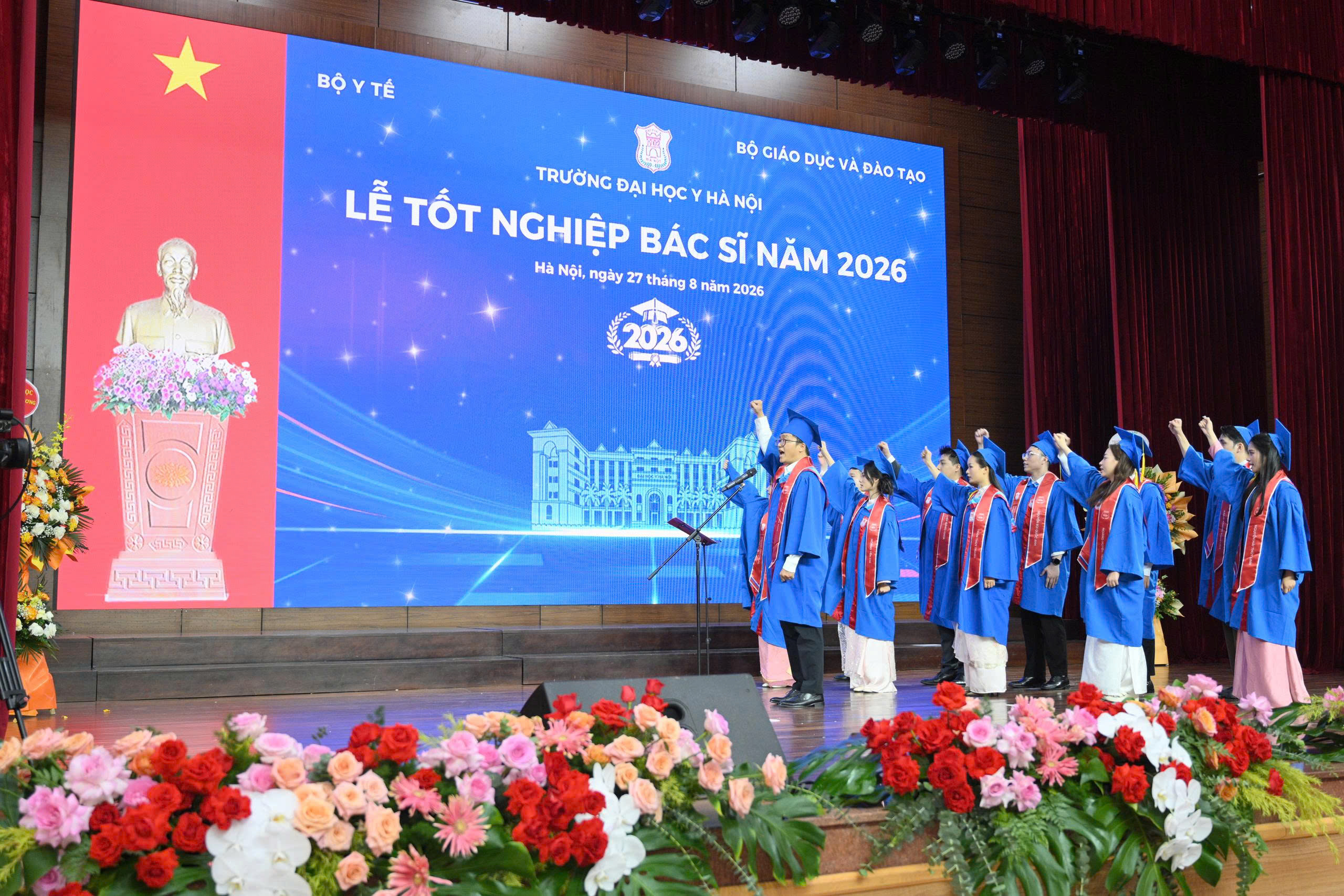 Gần 700 tân bác sĩ Đại học Y Hà Nội sẵn sàng hành trình chữa bệnh cứu người- Ảnh 2.