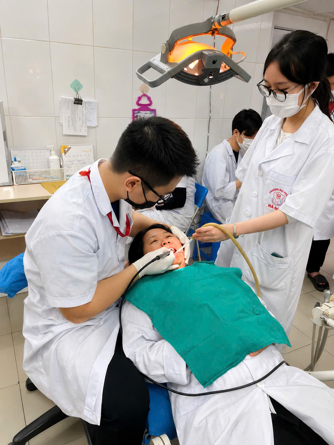Thực hành lâm sàng của bác sĩ trẻ