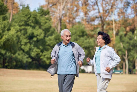 Tìm Hiểu Nguyên Nhân Gây Ra Ù Tai và Nghe Kém Ở Người Cao Tuổi