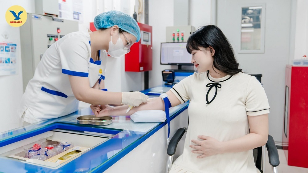 2-me-bau-lam-xet-nghiem-nipt-1787665158768239293832 Sự thật về độ nhạy >99% của NIPT: Khoa học hay lời quảng cáo? - Ảnh 2.
