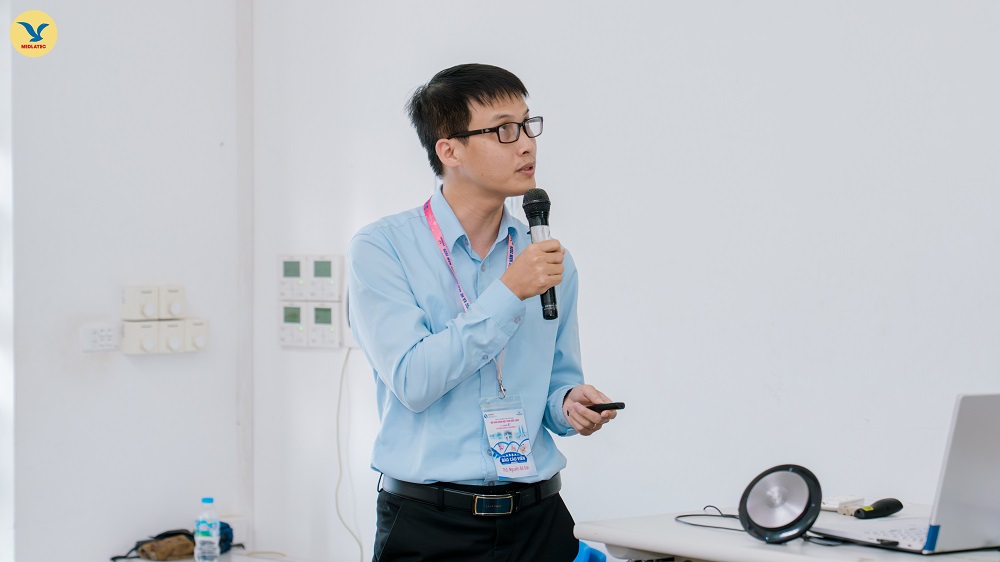 ThS.BSNT Nguyễn Bá Sơn trình bày tại hội nghị ThS.BSNT Nguyễn Bá Sơn trình bày tại hội nghị