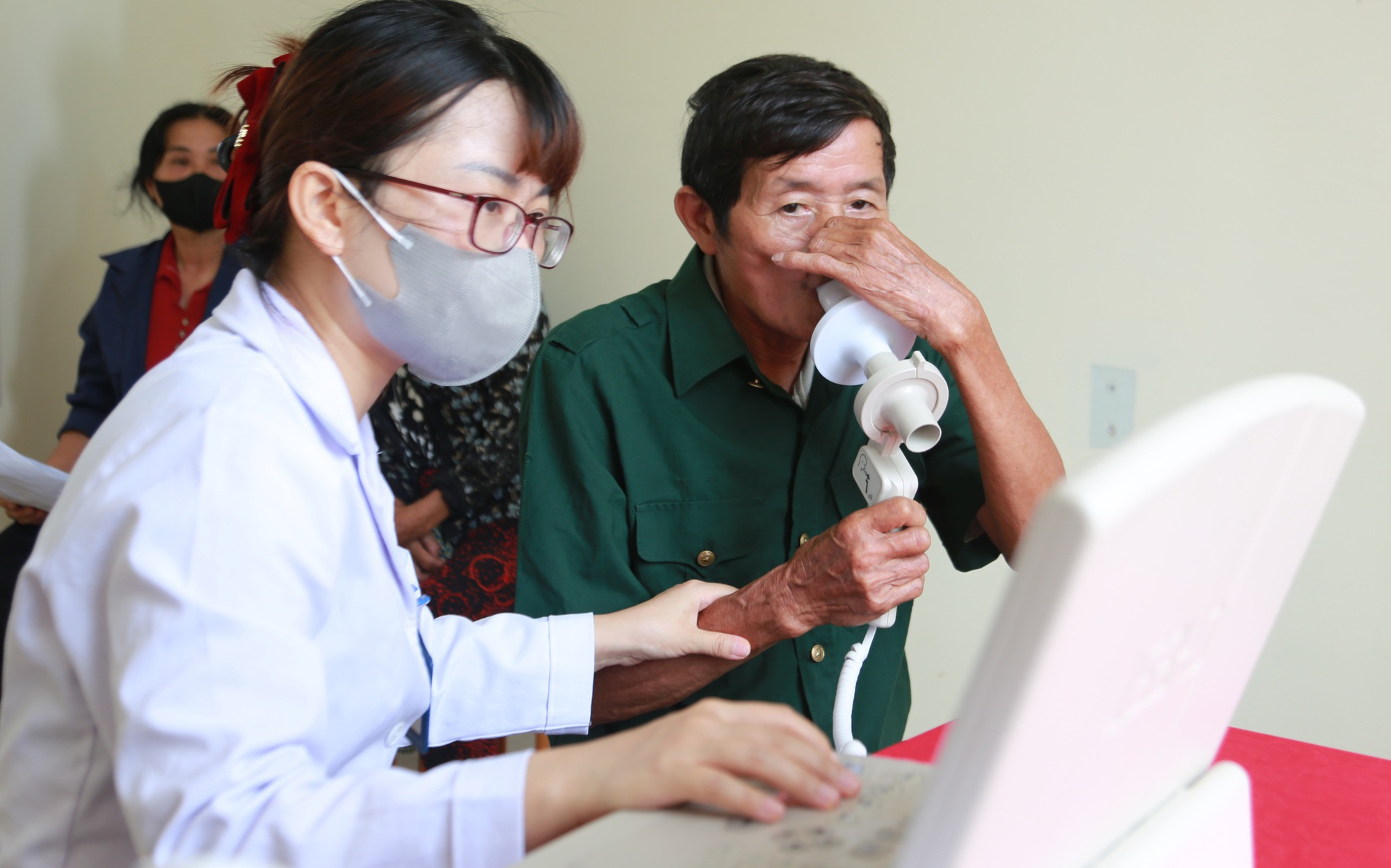 Vì sao người lao động khoẻ mạnh vẫn cần khám sức khoẻ định kỳ? - Ảnh 3.
