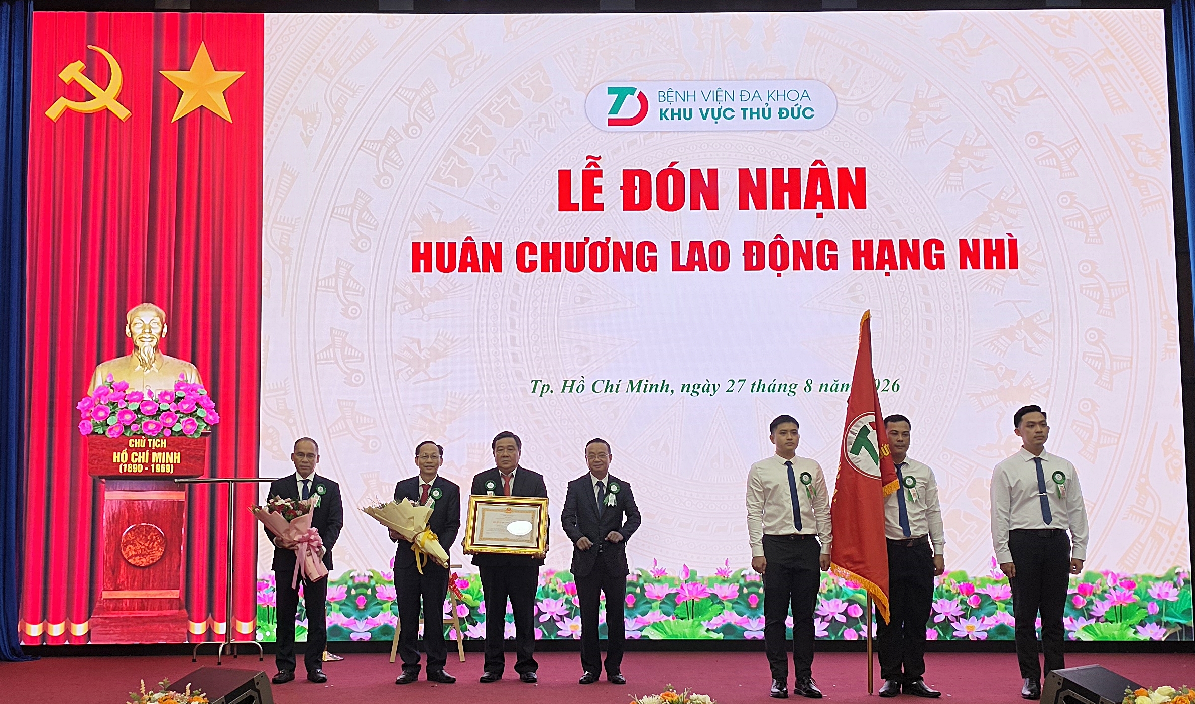 20260827102111-17878188687991693294686 Bệnh viện nghìn tỷ ở TPHCM đón nhận Huân chương Lao động hạng Nhì- Ảnh 1.