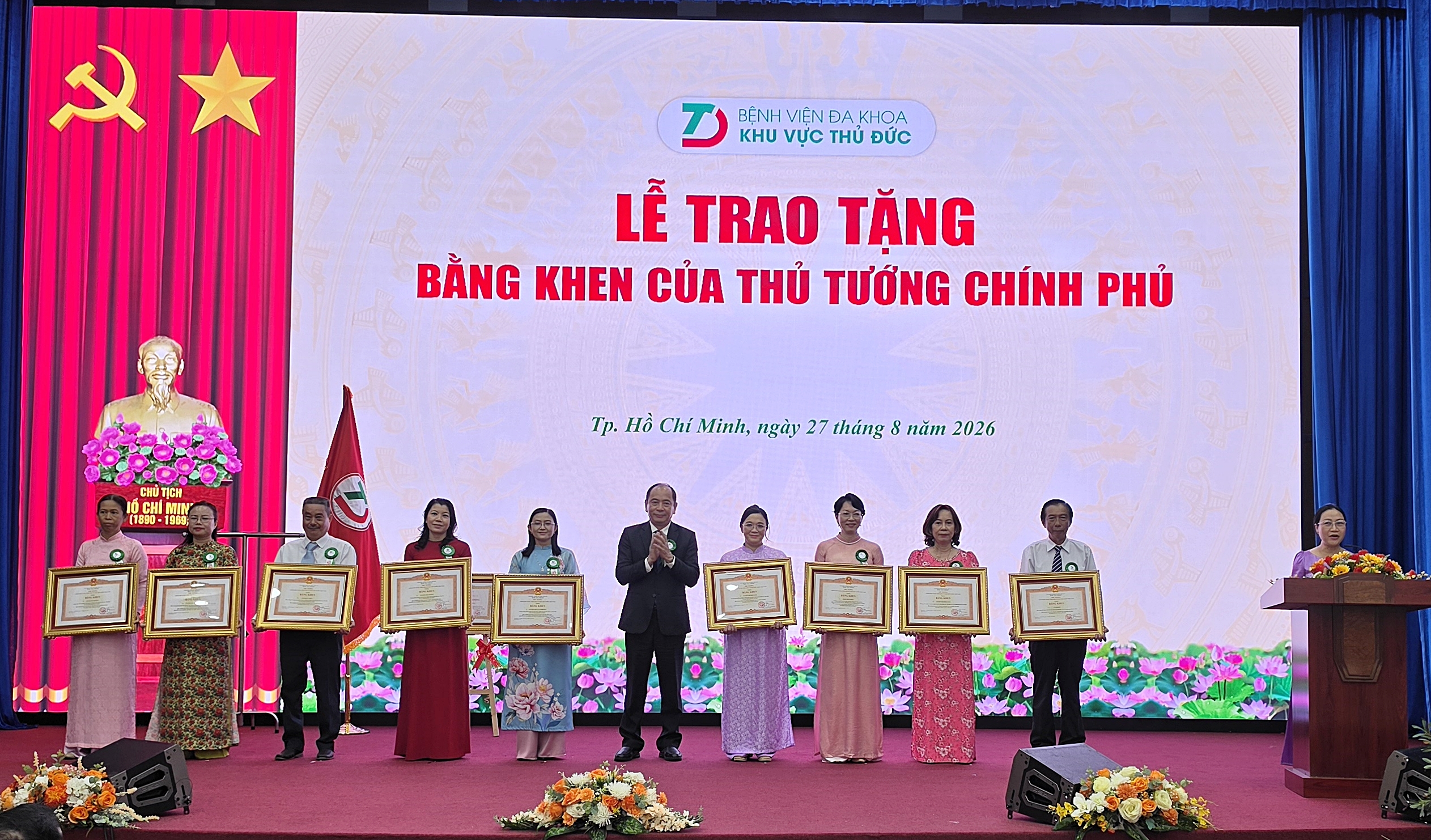 20260827102817-17878189291841327618294 Bệnh viện nghìn tỷ ở TPHCM đón nhận Huân chương Lao động hạng Nhì- Ảnh 2.