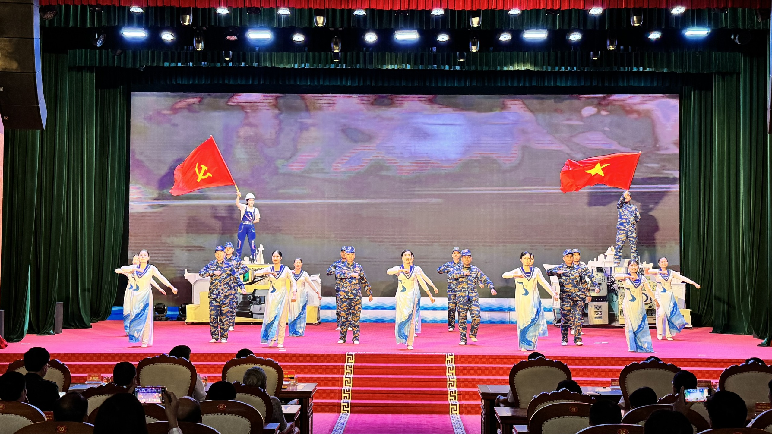 4-1785997843068108000107 Nhiều cán bộ y tế được khen thưởng sau khám sức khỏe Trường Sa năm 2026 - Ảnh 1.