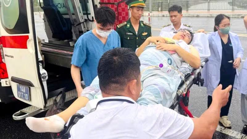 4-17875338399661899466203 Liên tiếp mở "luồng xanh" đưa bệnh nhân qua biên giới cấp cứu- Ảnh 1.