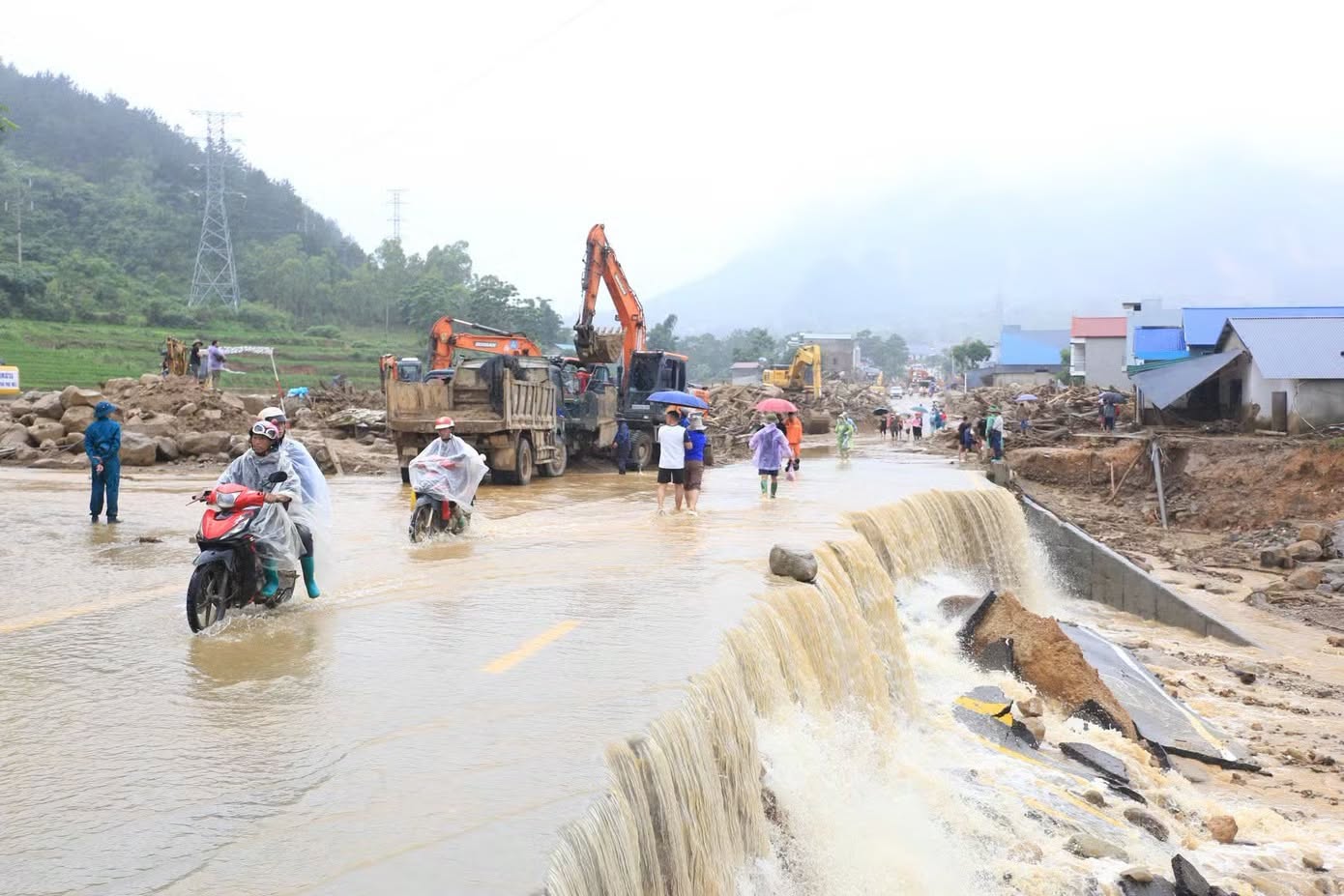 Mưa lũ gây thiệt hại nặng nề các tỉnh miền núi phía Bắc. Ảnh: Ngọc Hà