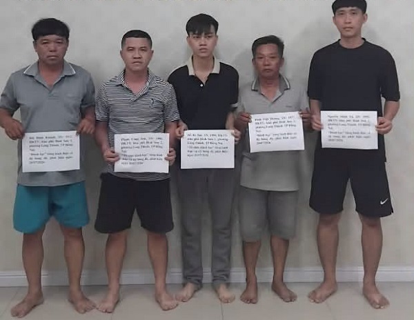 7639809639275462329617267556753090099303006n-1785633027892583871264 Cá độ gần 100 triệu đồng trong trận chung kết World Cup, 5 người bị tạm giữ - Ảnh 1.