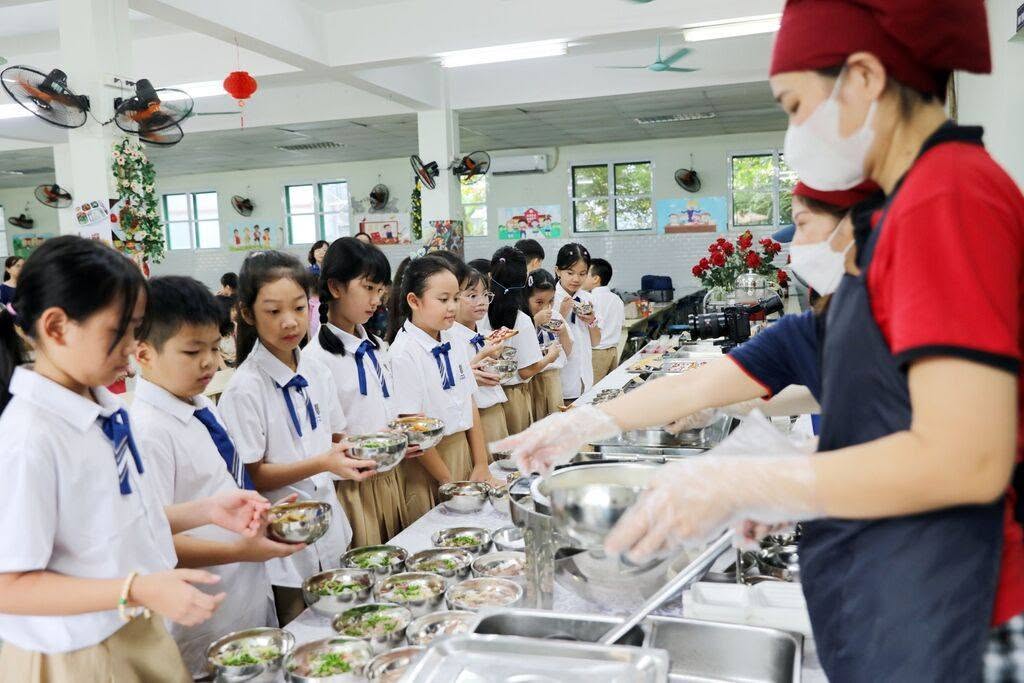 Dữ liệu hóa giám sát bữa ăn học đường: minh bạch từ khâu nhận hàng đến truy xuất nguồn gốc