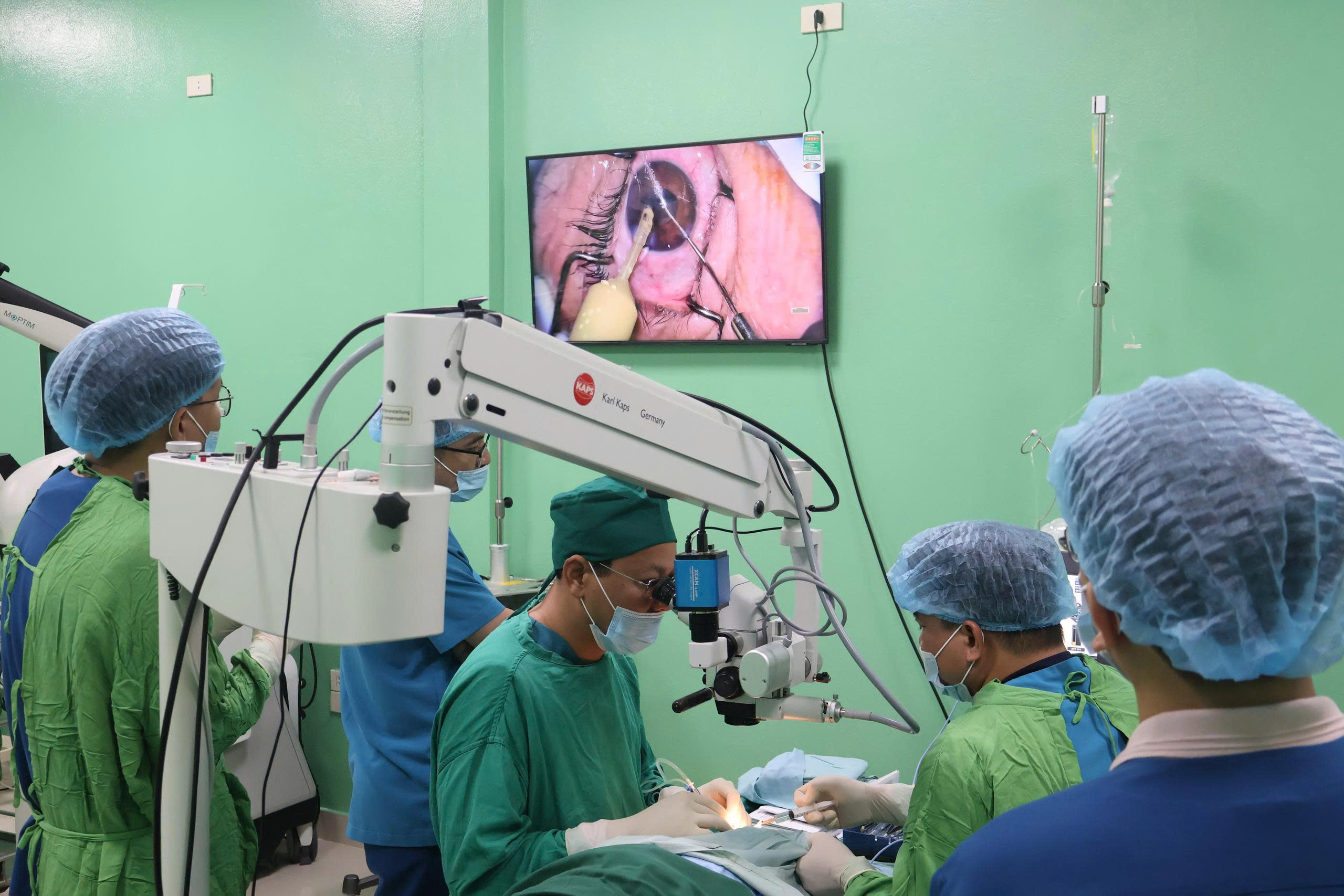 Hiểu Biết Về Thoái Hóa Điểm Vàng Tuổi Già: Thử Thách Chẩn Đoán Và Giải Pháp