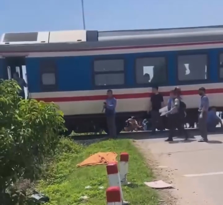 aa-17862695497421815385335 Cụ bà tử vong sau va chạm với tàu hỏa ở Nghệ An- Ảnh 1.