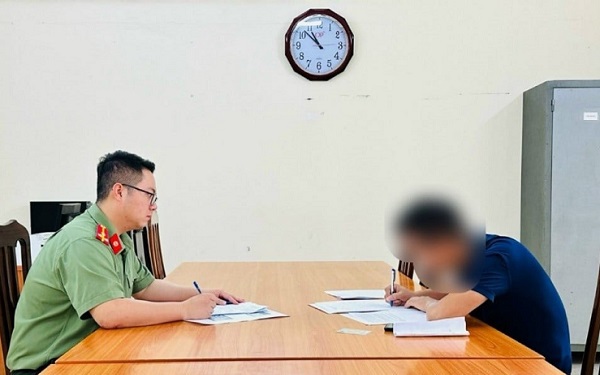 Lãnh Đạo Hưng Yên Ra Quyết Định Xử Phạt Chủ Tài Khoản Facebook Đăng Thông Tin ‘Báo Chốt’