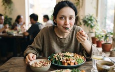 Khi trào lưu dinh dưỡng vượt xa bằng chứng: làm sao để bảo vệ sức khỏe cá nhân?