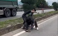 Khám Phá Tà Xùa: Kỹ Năng Làm Ruộng Đáng Kinh Ngạc Của Khách Tây