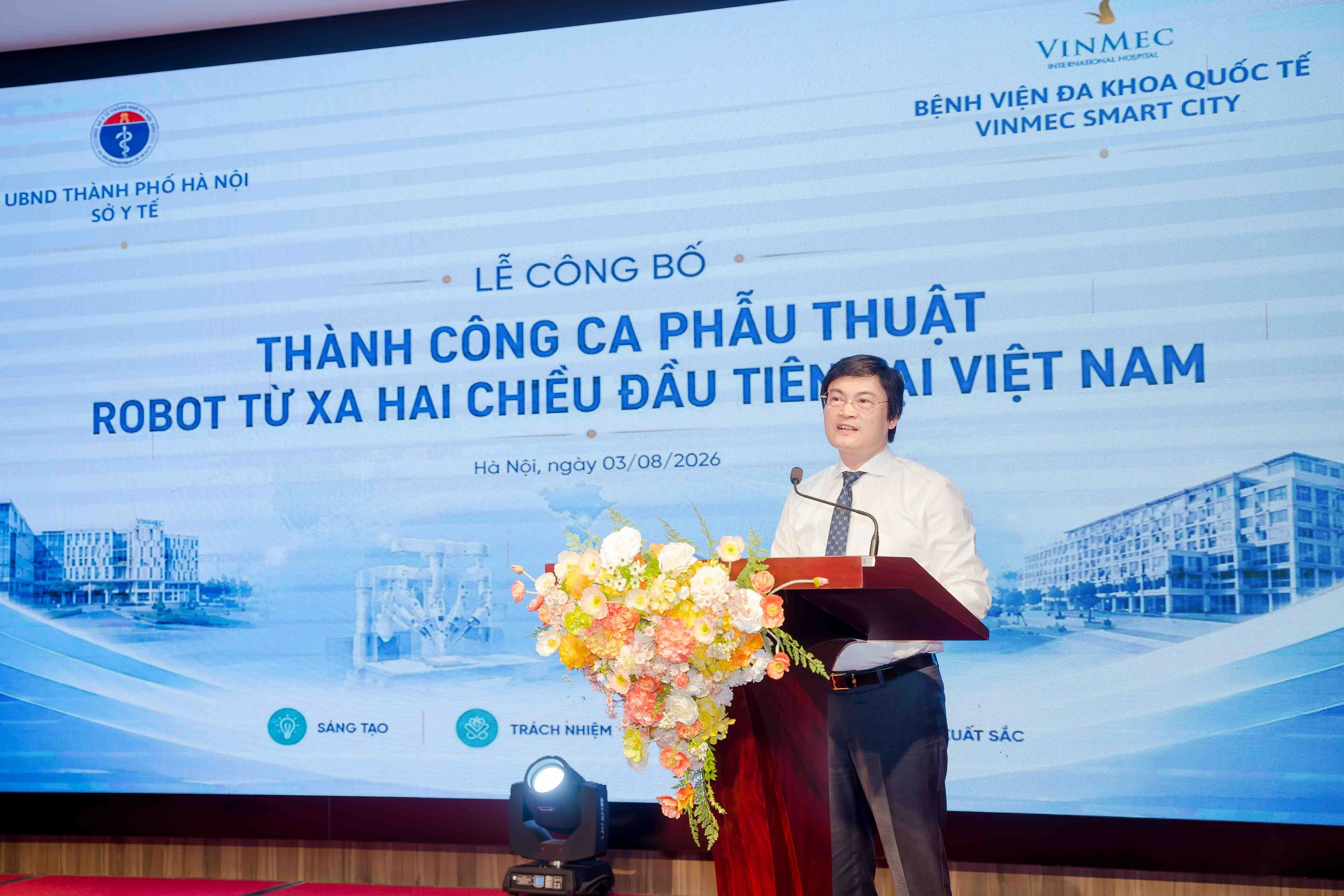 anh-dien-hn-83-17857528136101543492931 Lần đầu tiên Việt Nam thực hiện thành công phẫu thuật robot từ xa hai chiều giữa Hà Nội và Cần Thơ - Ảnh 4.