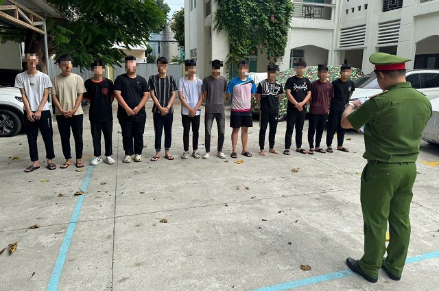Cảnh Sát Đà Nẵng Bắt Giữ 12 Thiếu Niên Gây Rối Trật Tự Công Cộng
