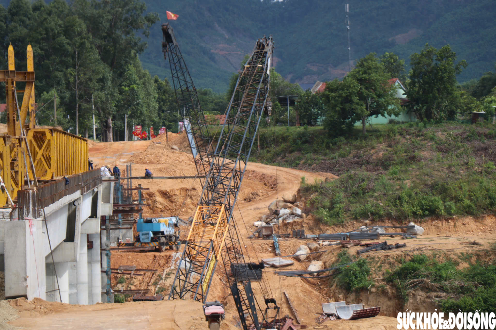 Cận cảnh đại công trường dự án thay thế cầu treo xuống cấp trên thượng nguồn sông Hương- Ảnh 10.