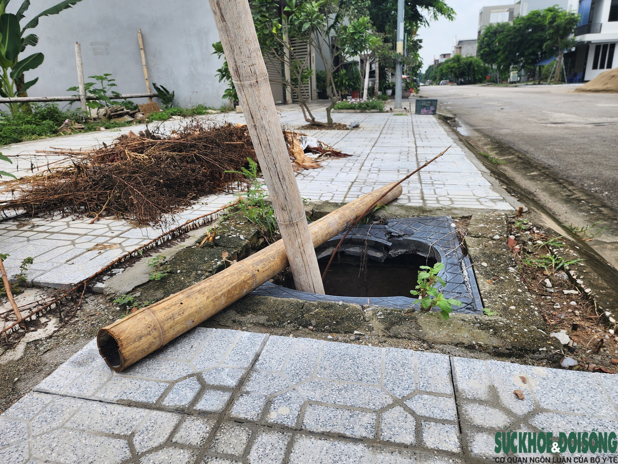 Hố ga sâu mà không có nắp - Ảnh minh họa.