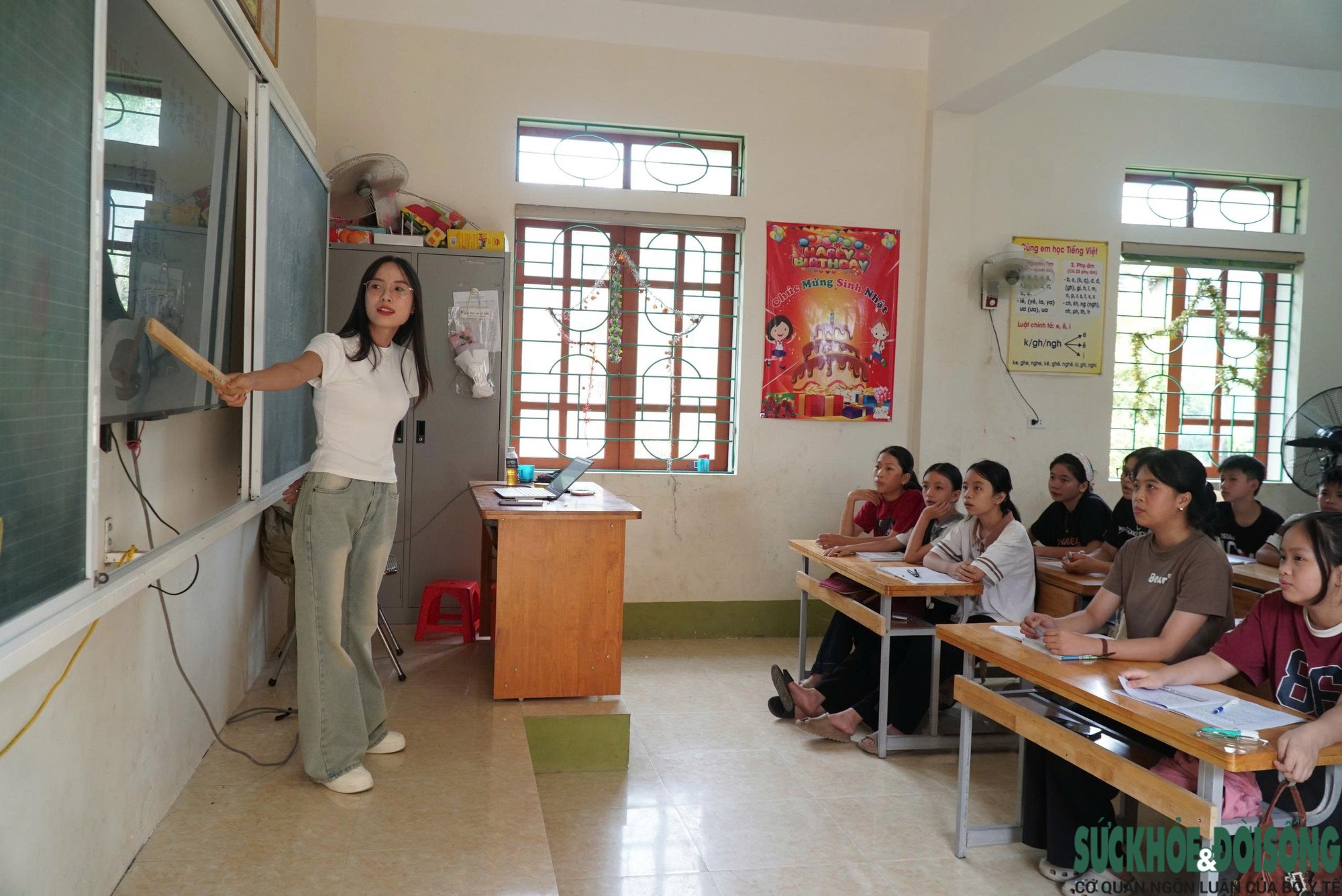 Lớp tiếng Trung miễn phí ở Nghệ An: Hành trình một cô giáo trẻ mang ngoại ngữ về làng