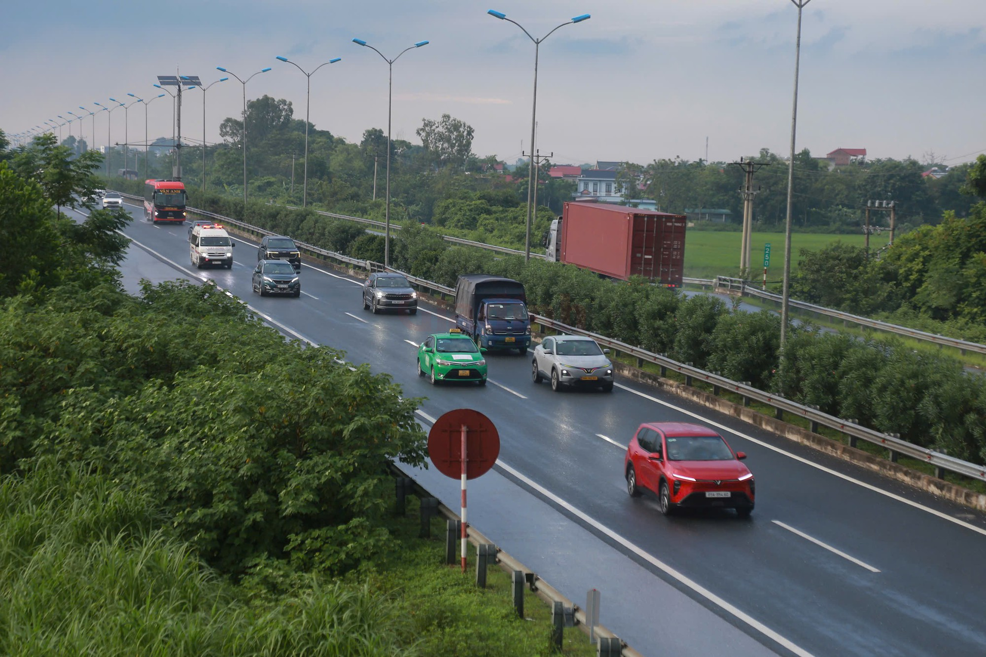 CSGT xử lý lỗi không giữ khoảng cách, cao tốc Pháp Vân - Cầu Giẽ - Cao Bồ ra sao?- Ảnh 6.
