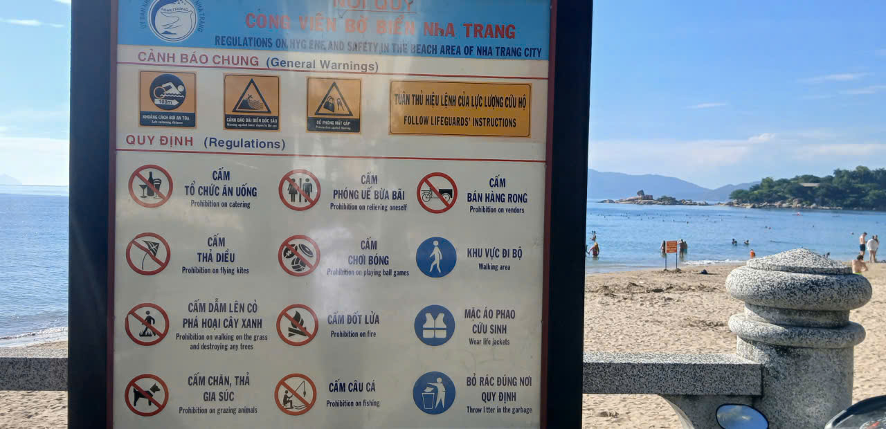 bien-2-1785554307708499840914 Điều cấm ở biển Nha Trang, người dân và du khách cần biết - Ảnh 3.