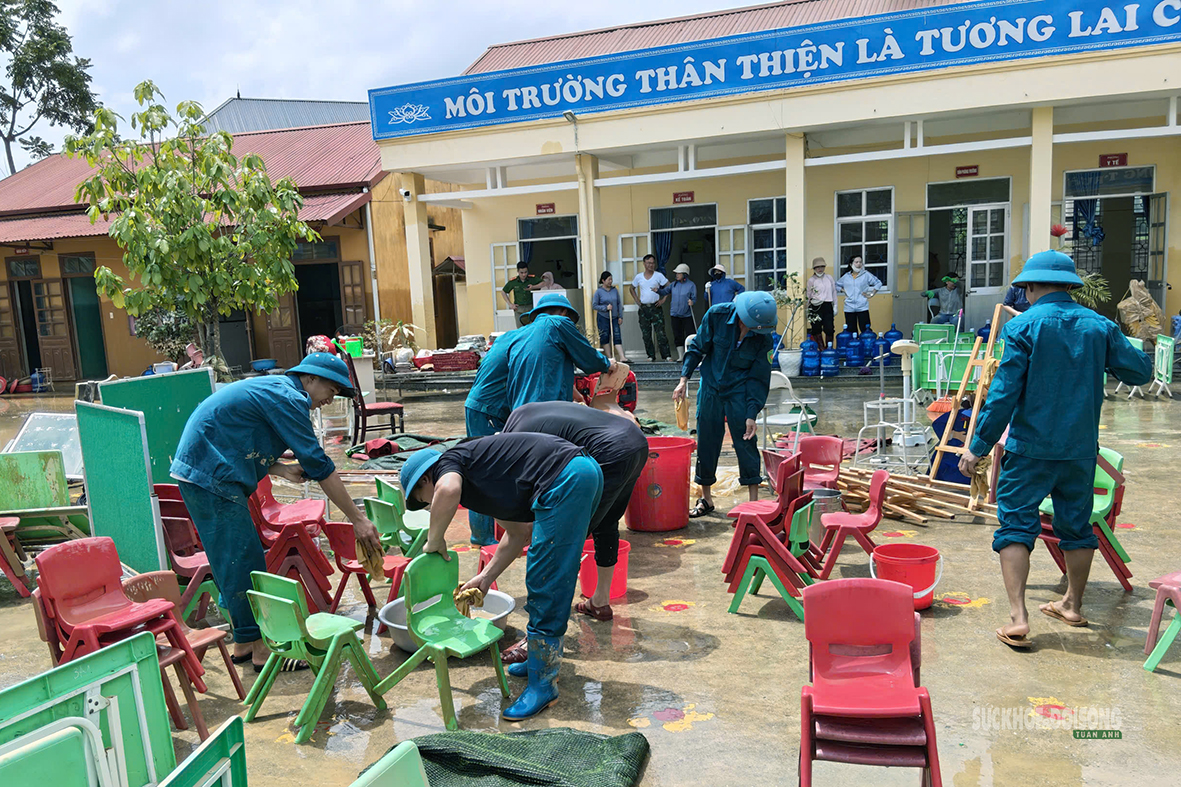 bo-doi-ra-da-loi-bun-giup-dan-6-1787970511295759528809 Bộ đội khắc phục hậu quả bão số 4