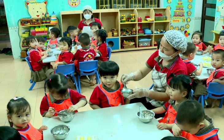 Hà Nội Tăng Cường An Toàn Thực Phẩm Trong Bữa Ăn Bán Trú Cho Học Sinh