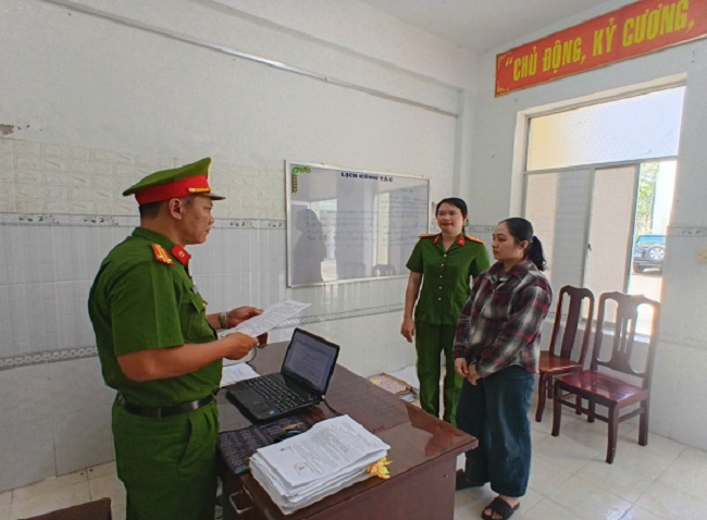 chu-hui-1785828918880879677460 Bắt chủ hụi Lâm Huệ Mi lừa đảo chiếm đoạt tiền của các hụi viên- Ảnh 1.