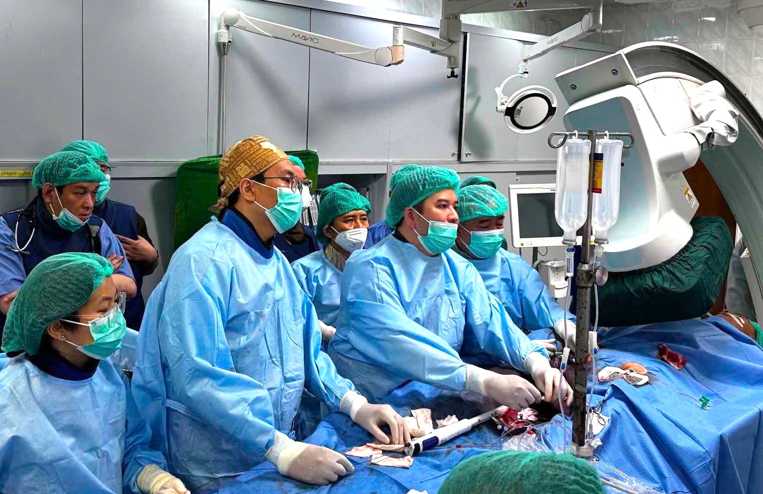 chuyen-giao-ky-thuat-ta-vi-1786495548097895538532 Bác sĩ Việt Nam sang Myanmar thay van tim- Ảnh 2.