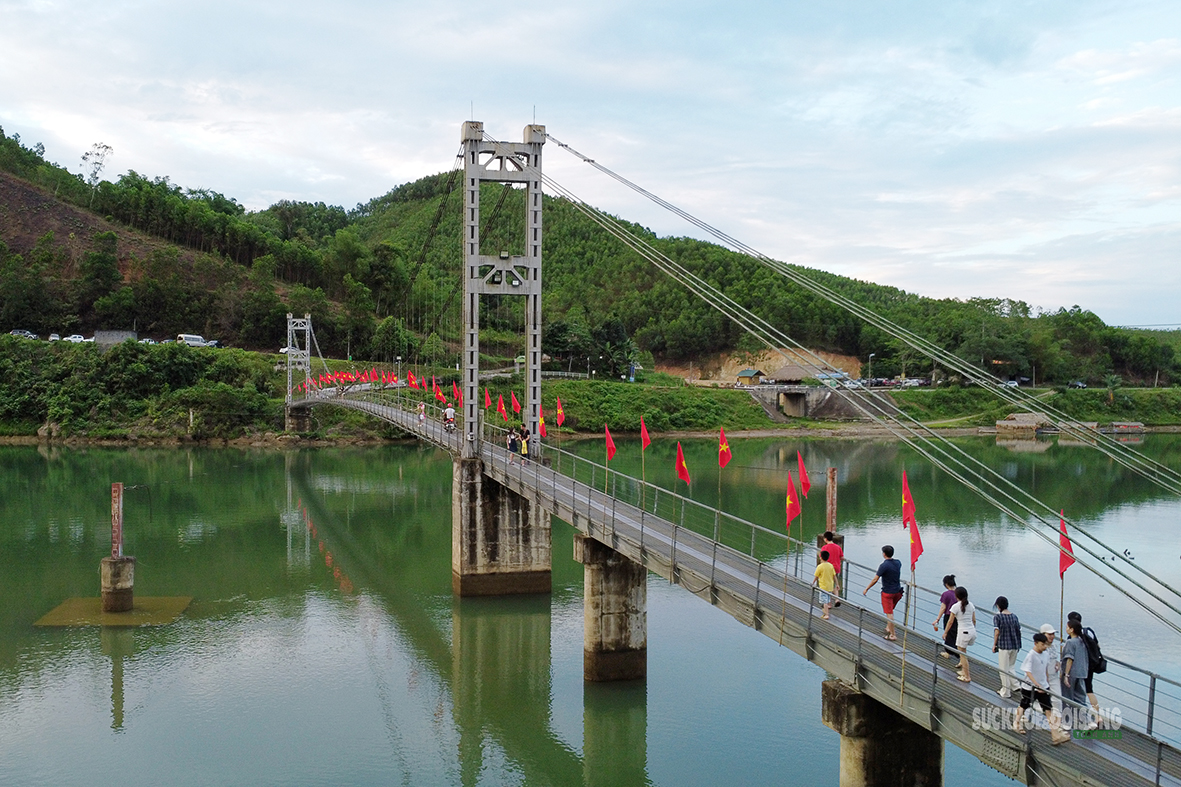 co-to-quuc-rop-do-tren-nhip-cau-ban-ma7-17877899278911320405857 Nhịp cầu 'đánh thức' không gian du lịch Bản Mạ- Ảnh 7.