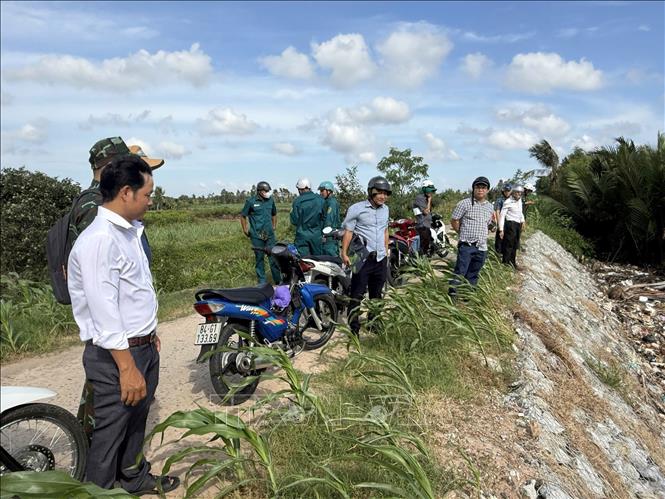 Cần Thơ Đối Mặt Nguy Cơ Vỡ Đê Bao: Tình Hình Cấp Bách Tại Cù Lao Dung