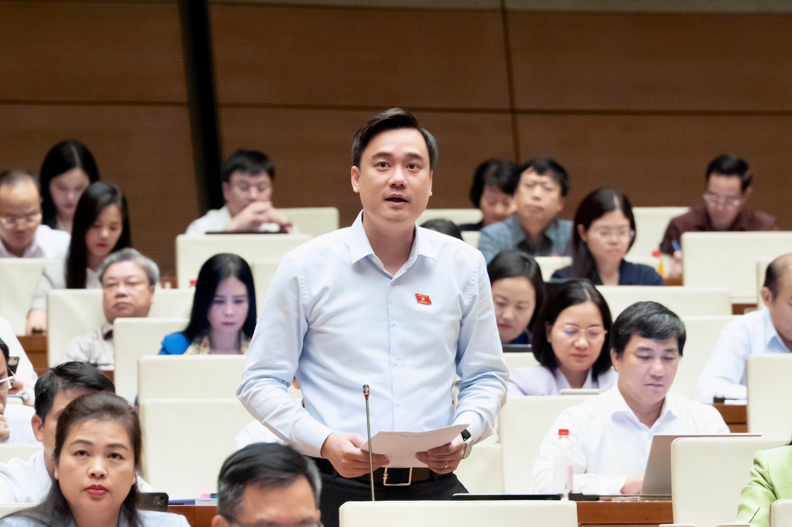 dbqh-dang-17863585169541658542696 Quốc hội tranh luận về phạm vi bồi thường thiệt hại trong quản lý thuế - Ảnh 1.