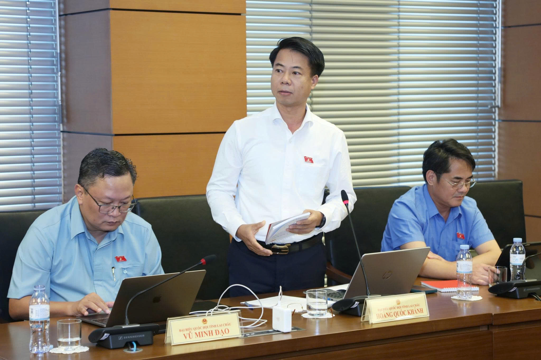 dbqh-hoang-quoc-khanh-17859983093831355034320 Đề nghị làm rõ nguồn vốn, rà soát tổng mức đầu tư dự án đường sắt Lào Cai - Hà Nội - Hải Phòng - Ảnh 1.