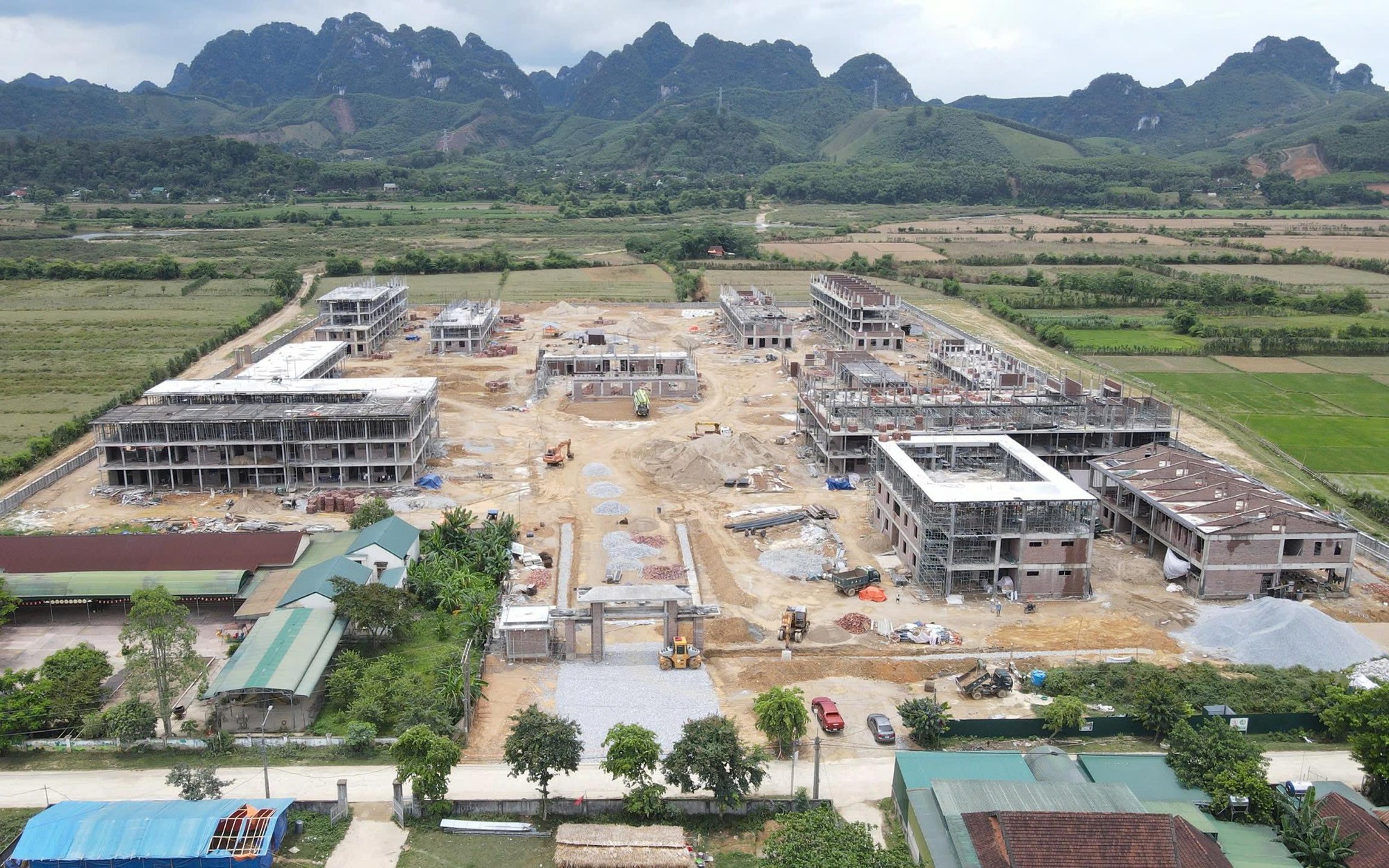 dem-nguoc-tien-do-hoan-thanh-truong-noi-tru-noi-vung-bien2-17857203989431454768436-0-167-1440-2471-crop-17857204066722117972860 Bộ đội góp sức dựng trường nội trú vùng biên- Ảnh 3.