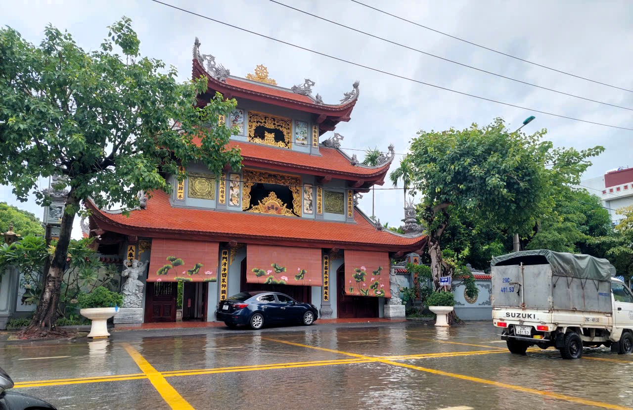 Mưa ngớt nhưng nhiều nơi ở Hải Phòng vẫn ngập cục bộ- Ảnh 2.