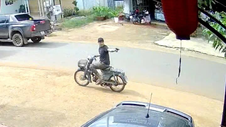 Cuộc Rượt Đuổi Kịch Tính: Thanh Niên Đe Dọa Bằng Súng Sau Khi Bị Lừa Đưa Tiền