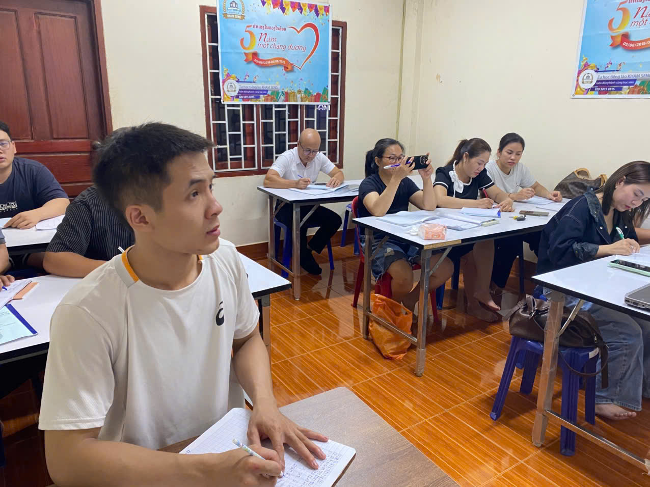 dot-quy-lao-2-17858452954061064083531 Bác sĩ Bạch Mai cứu sống thầy giáo hôn mê sâu sau hành trình hơn 1.000km từ Lào về nước- Ảnh 4.