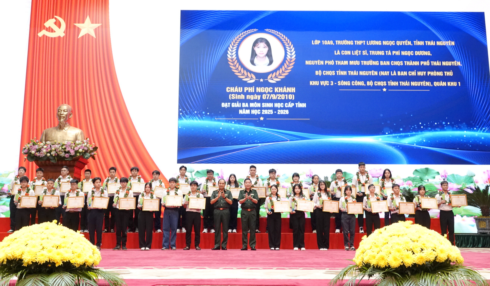 Tôn Vinh 135 Học Sinh Xuất Sắc: Những Tấm Gương Sáng Giữa Quân Đội