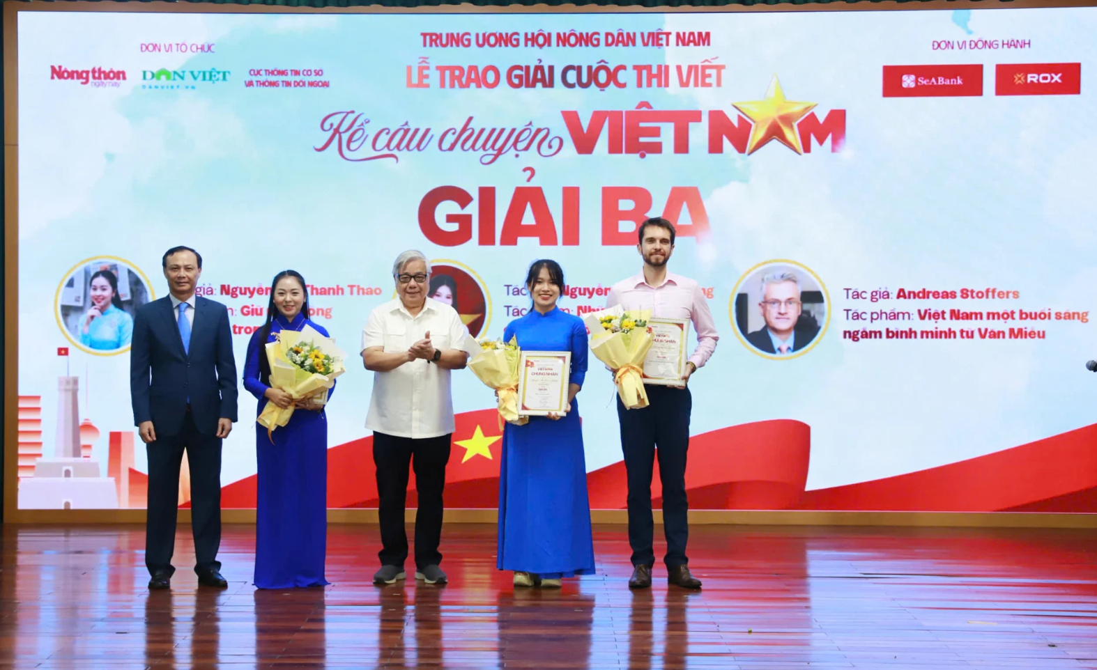 giai-ba-1787894483446138801223 Lễ trao giải 'Kể câu chuyện Việt Nam': Lan tỏa tự hào và khát vọng vươn xa - Ảnh 5.
