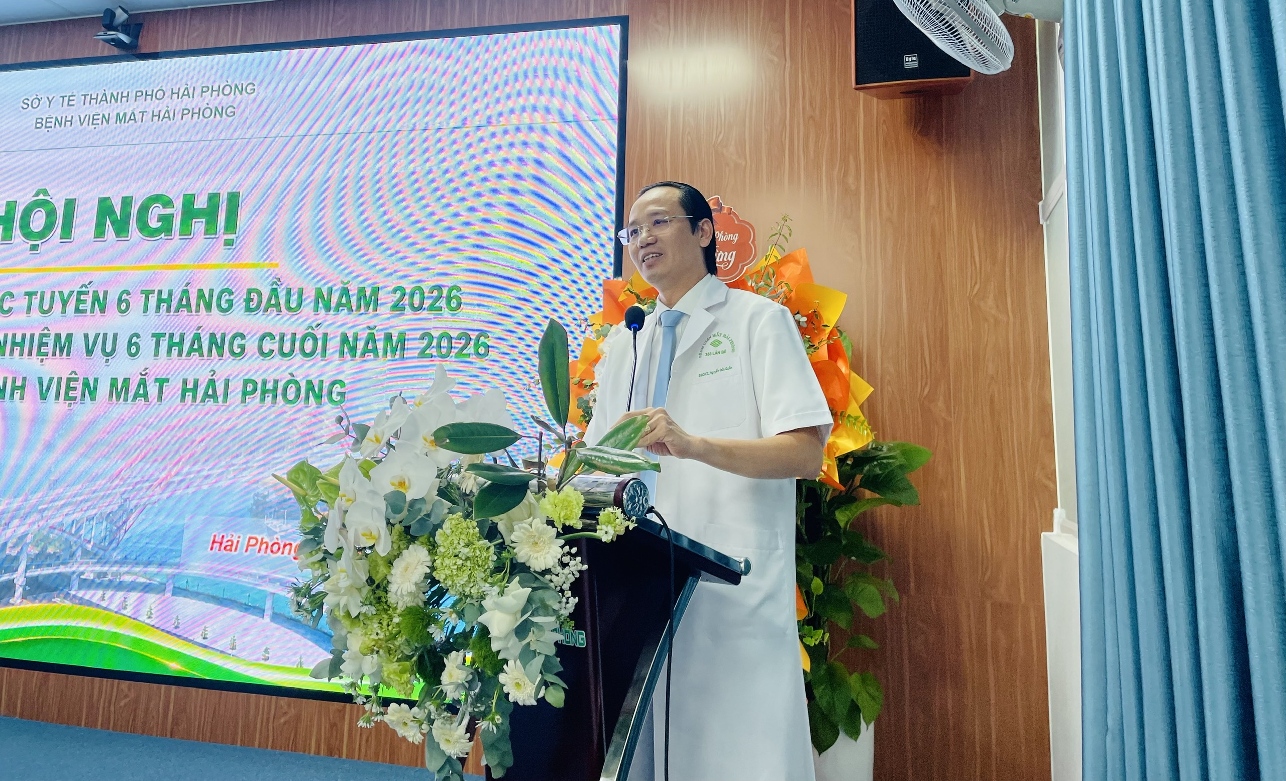 giam-doc-benh-vien-mat-hai-phong-1786714055863479059460 Bệnh viện Mắt Hải Phòng nâng cao hiệu quả công tác chỉ đạo tuyến - Ảnh 2.