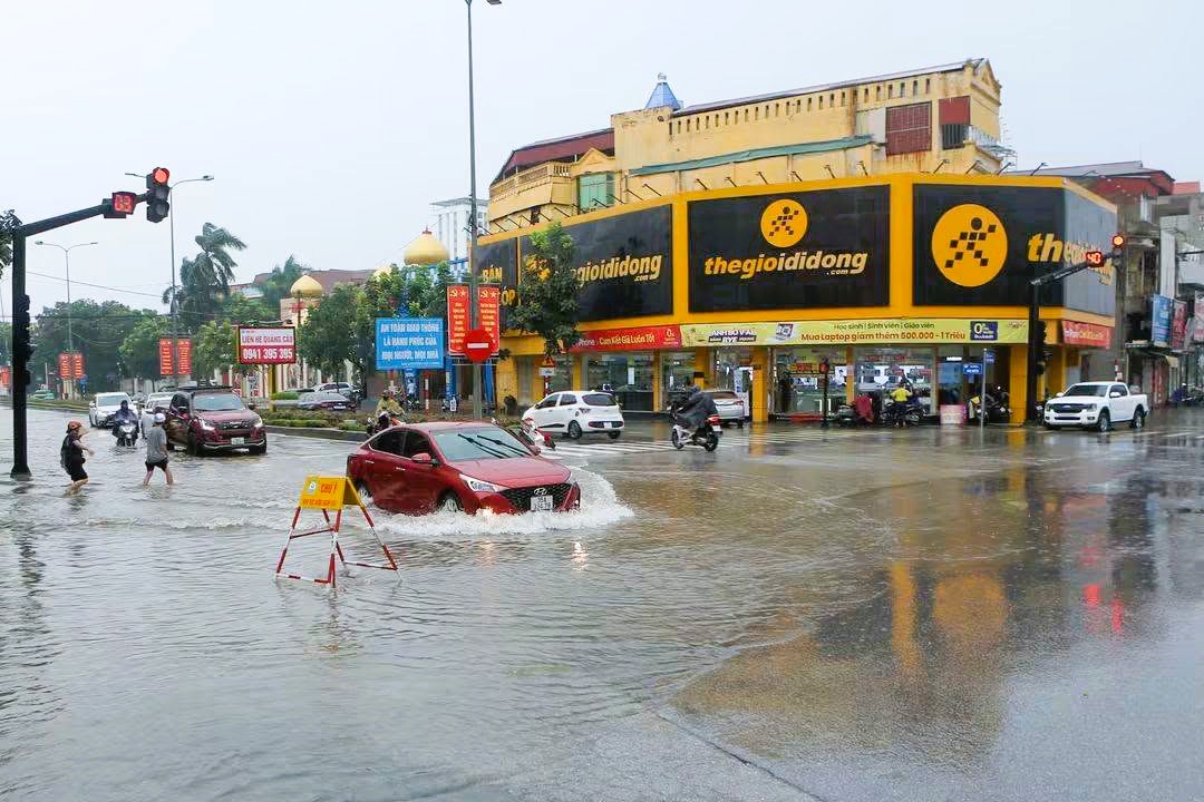 Mưa kéo dài gây ngập nặng ở Hải Phòng và Quảng Ninh: Hạ tầng, nông nghiệp và an toàn dân sinh bị thử thách