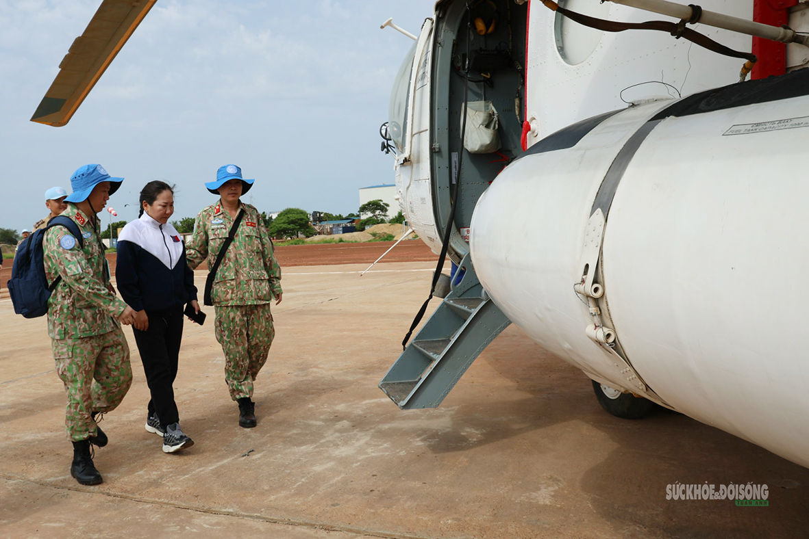 hanh-trinh-chuyen-tuyen-benh-nhan-bang-truc-thang-tu-bentiu-toi-juba-7-17862402585851781266430 Quân y Việt Nam chuyển tuyến bệnh nhân bằng trực thăng ở Nam Sudan- Ảnh 4.