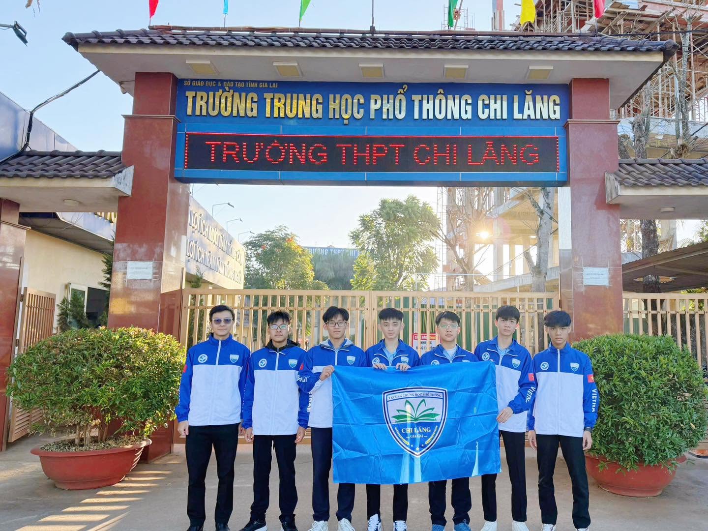 hinh-1-1786758762206166976198 Sự Hào Hứng Của Học Sinh Và Phụ Huynh Khi Năm Học Mới Bắt Đầu - Ảnh 1.