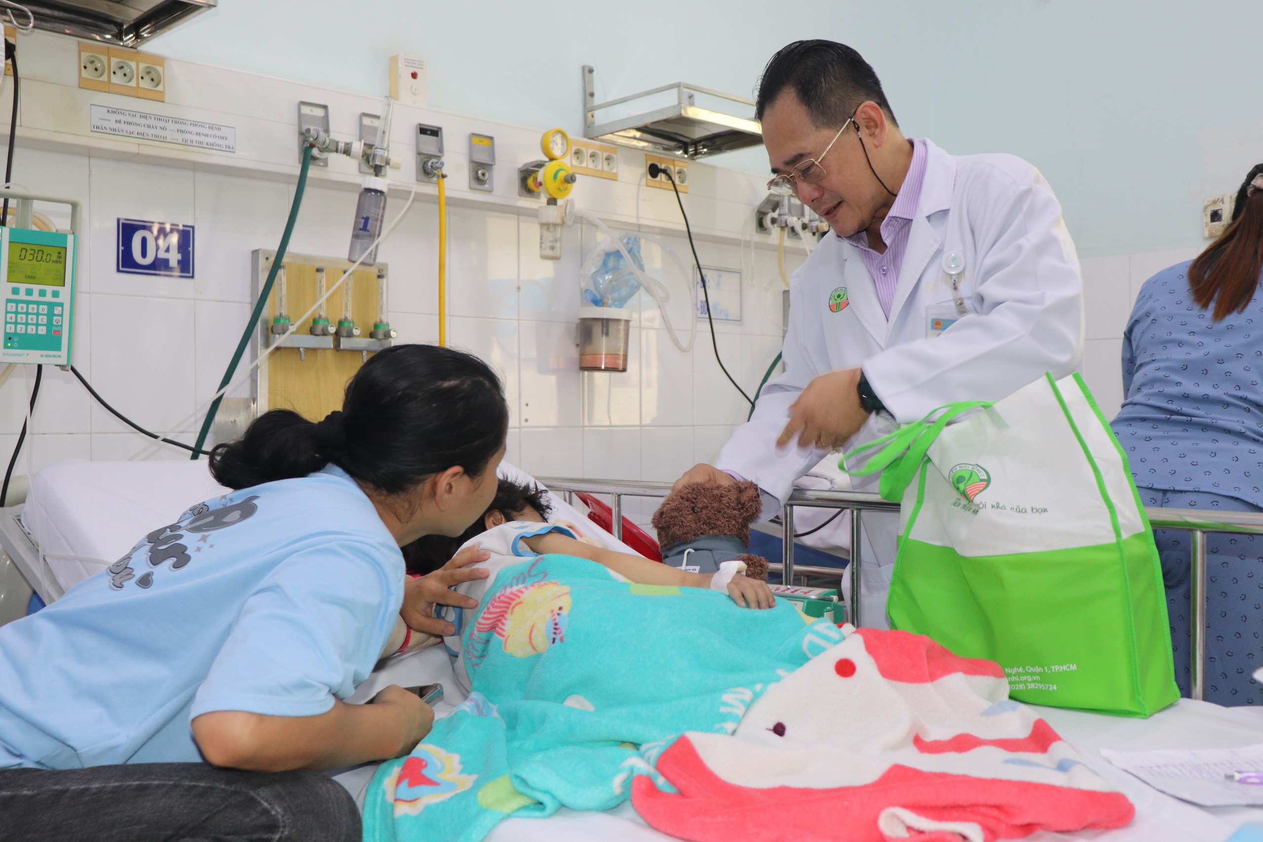 hinh-bv-nhi-dong-2-2-8-17856301068881206613752 Thách Thức Trong Điều Trị Ung Thư Nhi Tại Việt Nam - Ảnh 1.